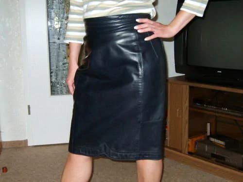 Womens Leather Skirts & Shorts - LSK074